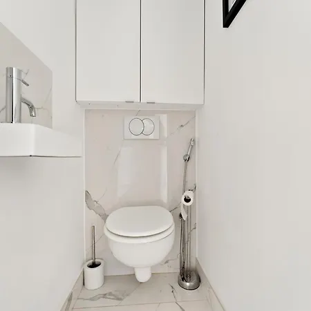 Square Danton Two Bedrooms 5 People *