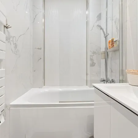Square Danton Two Bedrooms 5 People Apartment *