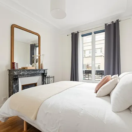 Square Danton Two Bedrooms 5 People * Levallois-Perret
